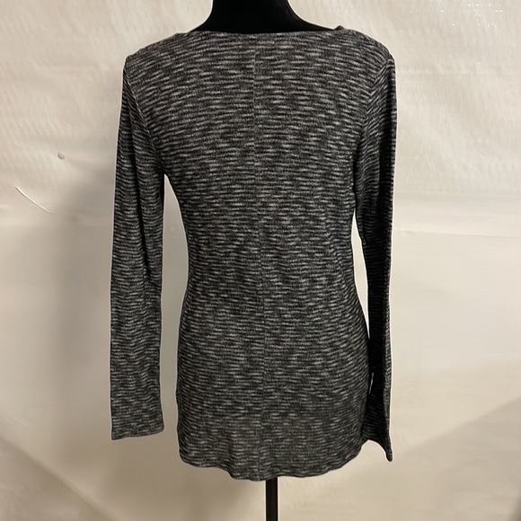 Maurices gray cowl neck sweater Size M - Picture 4 of 7